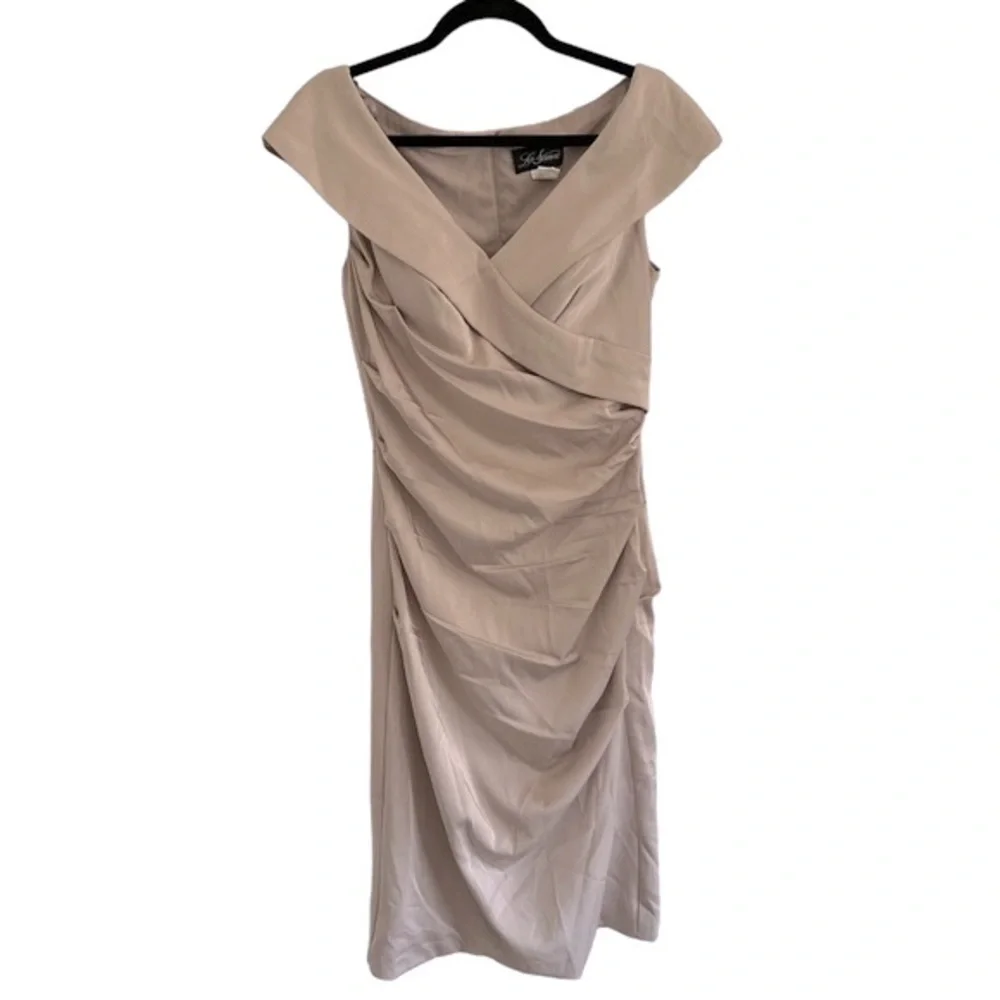 La Femme Off-the-Shoulder Ruched Column  midi dress size 6 - Picture 3 of 8